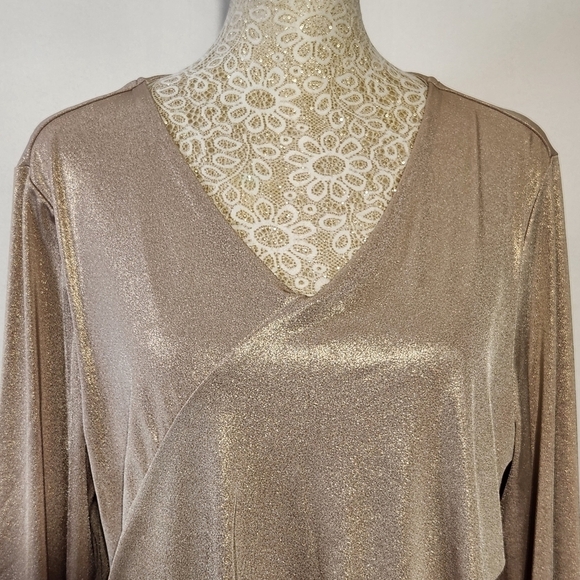 Chico's Travelers Blouse Tiered Gold Shimmer Slinky 3/4 Sleeve Stretch Size 2/12 - Picture 2 of 12
